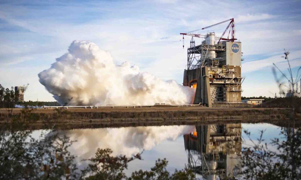 NASA full-duration 500 second hot fire test of RS-25 engine