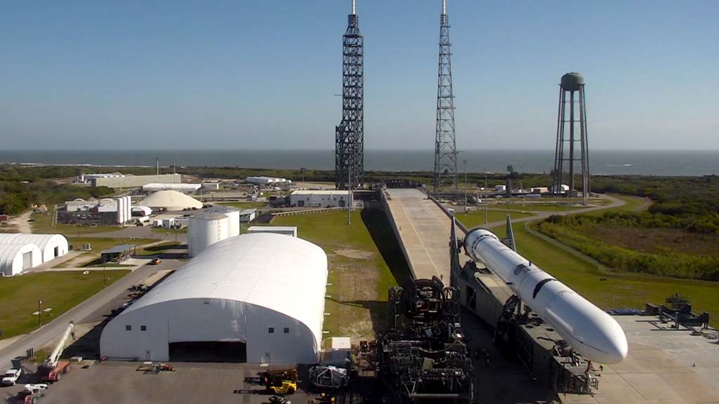 New Glenn Rocket Rolling out to Launchpad for pre-launch test