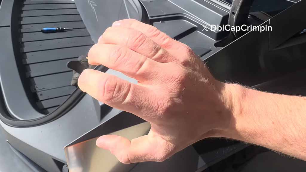 Tesla Cybertruck Powered Frunk closing on Human Fingers