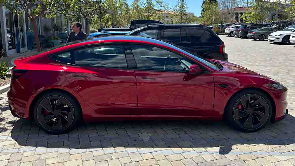 Tesla Model 3 Ludicrous (Performance) side profile