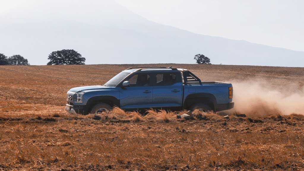 BYD Shark hybrid electric pickup truck