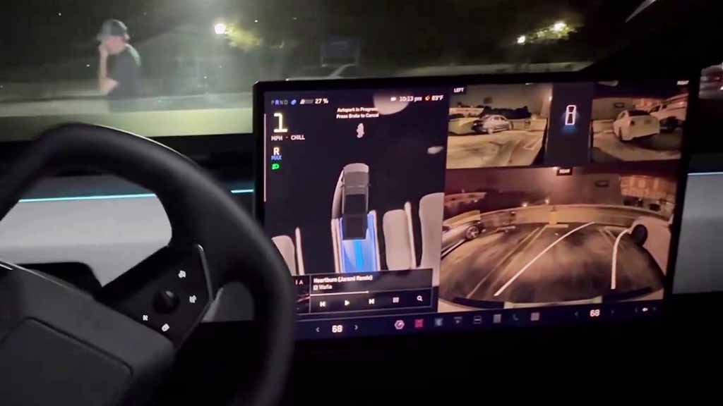 Tesla Cybertruck Autopark