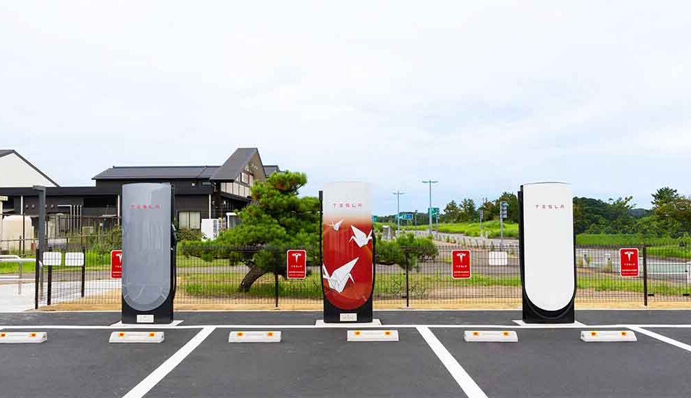 Tesla Supercharger Station (Source - Tesla)