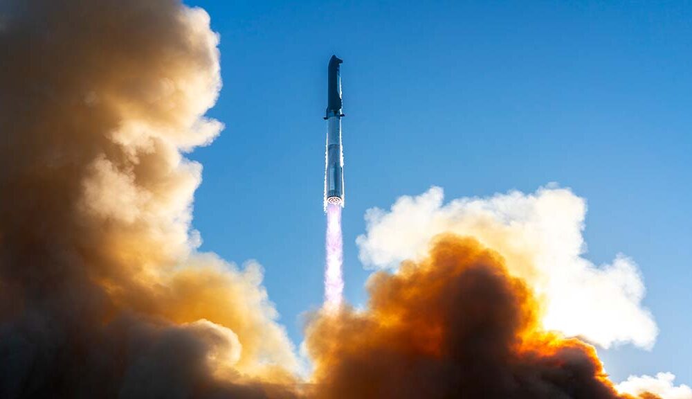 SpaceX Starship liftoff