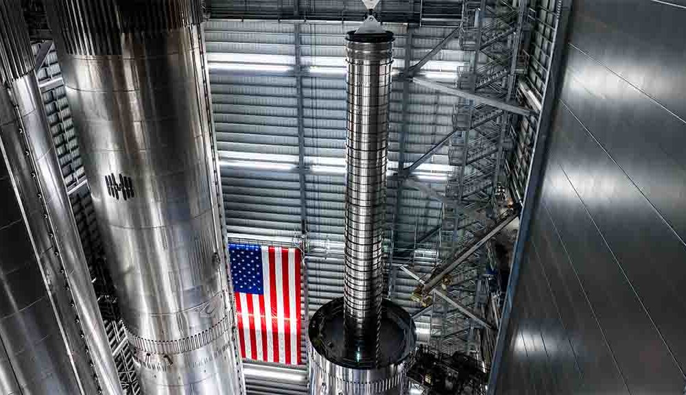 SpaceX installing redesigned fuel transfer tube for next-generation Super Heavy booster