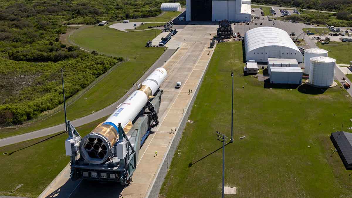 Blue Origin New Glenn rollout