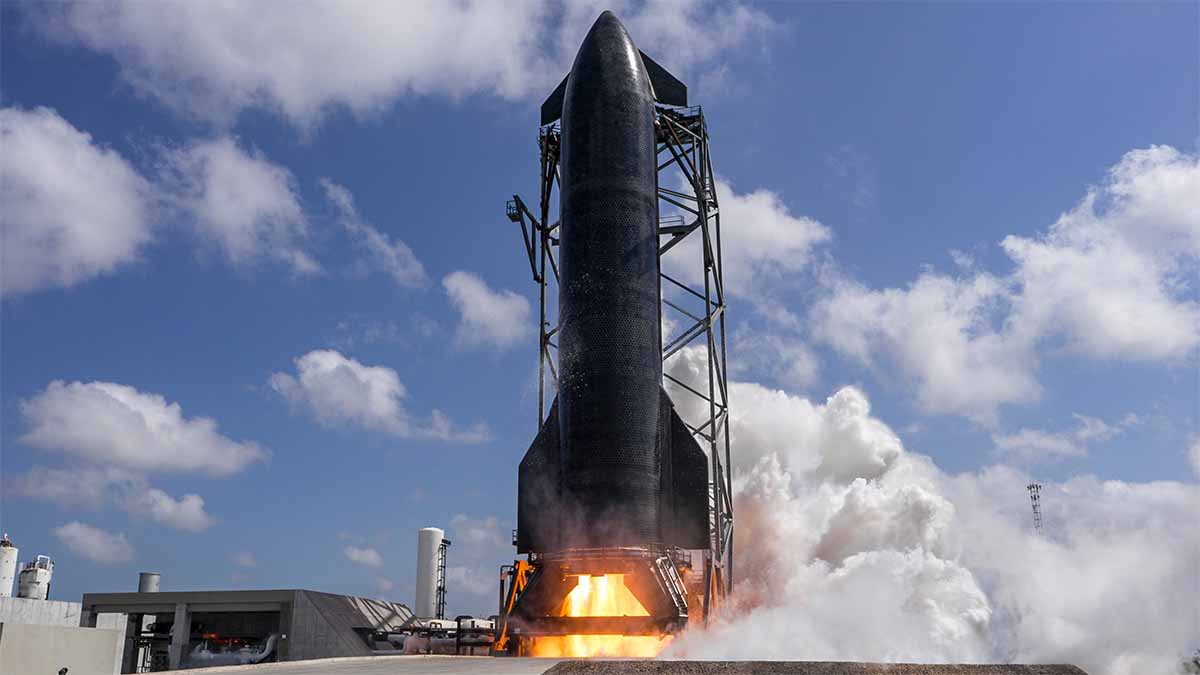 SpaceX Starship V3 performing full-duration static-fire test